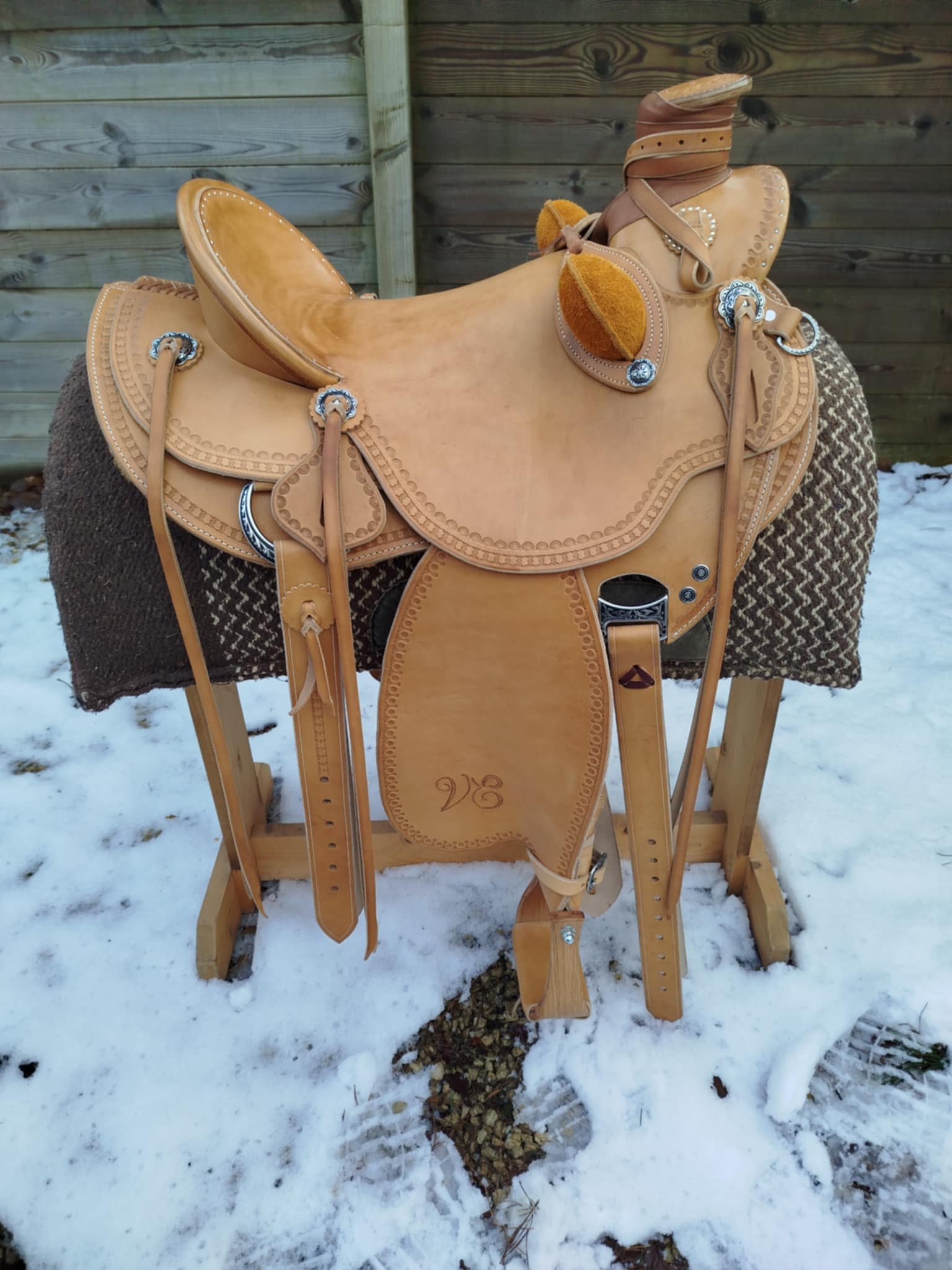 Selle Wade Custom Naturel — cuir naturel, buck rolls cuir, hardware Jeremiah Watt